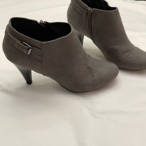 Women’s ankle boots with buckle detail